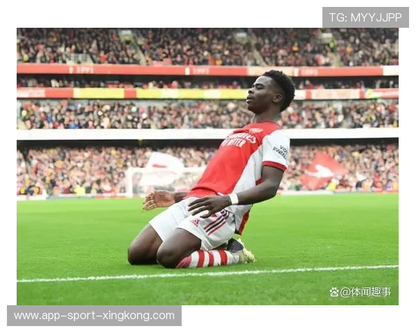 阿森纳反复利用边路创造优势,萨卡连贯性很强